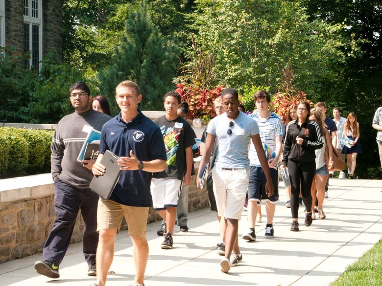 Current student taking students on a tour.