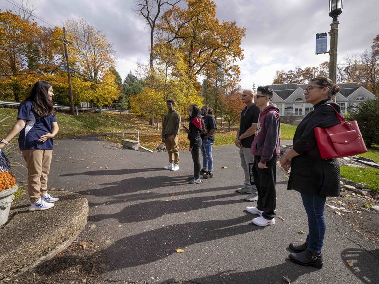 Student giving other admitted students a campus tour