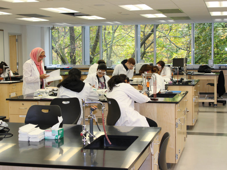students working in chemistry lab 