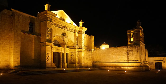 Catedral Primada de America at night