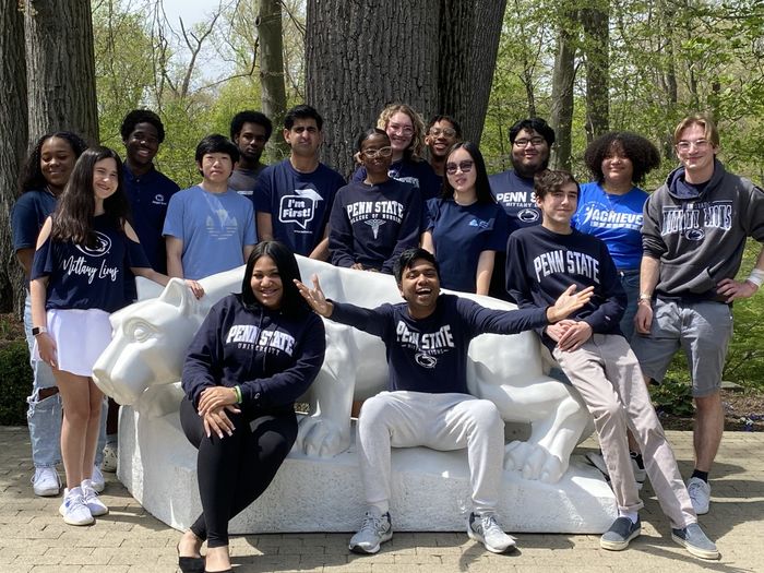 Welcome Peer Leaders Group Photo at Lion Shrine