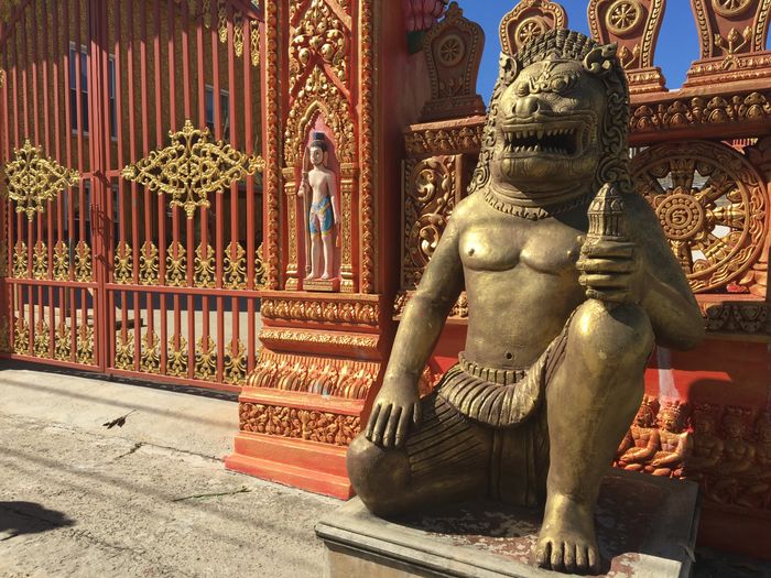 Temple guardian statue