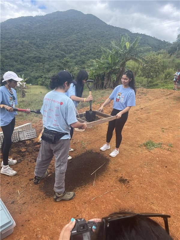 Students doing volunteer work 