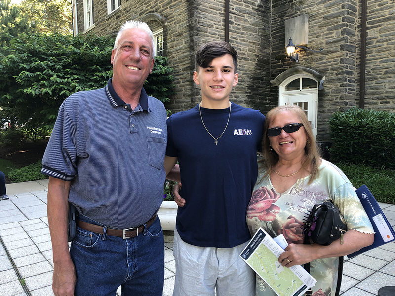 Student with mom and dad