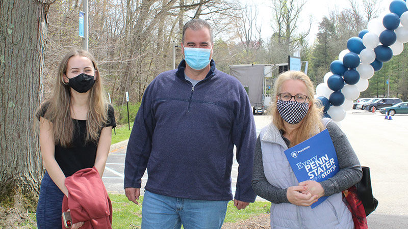 student and family on campus