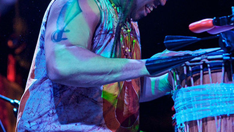 Dendê performing