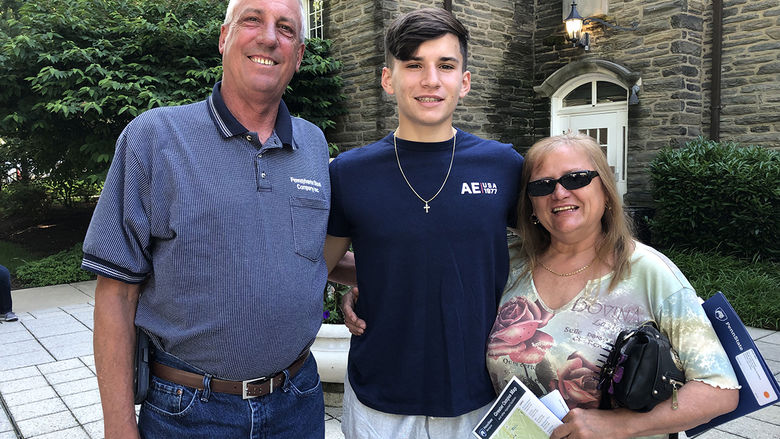 Student with mom and dad