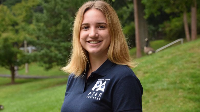 Peer Adviser Jennifer Rae Headshot